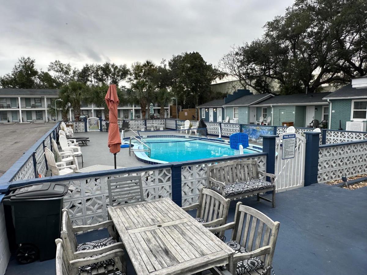Gulf Coast Inn Gulf Breeze Εξωτερικό φωτογραφία