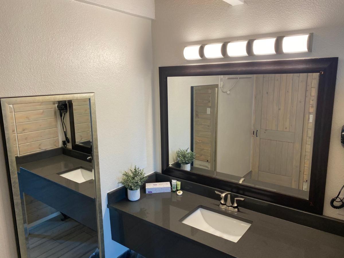Gulf Coast Inn Gulf Breeze Εξωτερικό φωτογραφία
